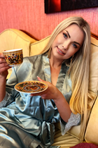 Jolie fille elena de monaco avec Blond cheveux, âge 44 photo-8