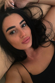 Linda dama ucraniana viktoriia de poltava con pelo Negro y edad 31