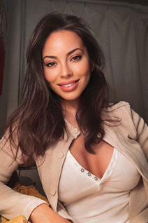 Mujer argentina elen de buenos aires con pelo Marrón claro y 37 años