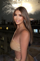 Girl from barcelona juliette with Light Brown hair age 28 photo-7