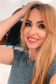 Jolie fille ukrainienne irina de chernihiv avec Blond cheveux, âge 50