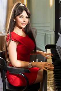 Esposa ucraniana julia de lviv con pelo Marrón oscuro y edad 37