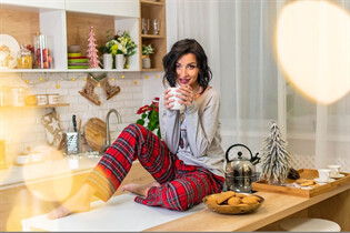 Slavic women viktoria from kharkov with Black hair age 33 photo-16