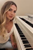 Pretty girl victoria from vienna  with Light Brown hair age 35 photo-53