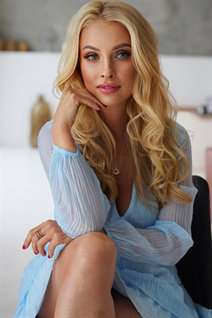 Novia ucraniana yulia de kherson con pelo Rubio y edad 48
