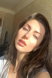 Single women from ukraine alexandra from kharkov with Black hair age 34