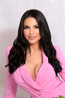 Ukrainian lady alina from kharkiv with Dark Brown hair age 39