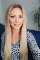 hull bride daina with Blonde hair age 42 photo-43