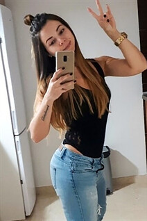 Date ukraine women jhoana from medellin with Black hair age 37