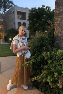 Bride from lisboa elena with Blonde hair age 60