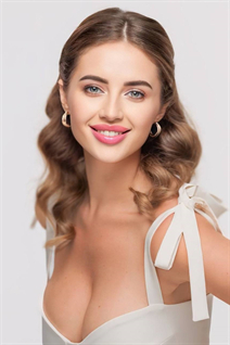 Dama de Ucrania inna de odessa con pelo Marrón claro y edad 28