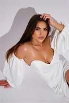 Saliendo con mujer ucraniana khrystyna de lviv con pelo Marrón oscuro y edad 32 photo-13