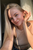 Ukrainian woman for dating alena from sumy with Light Brown hair age 26 photo-3