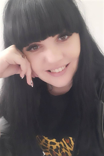 Single Ukraine girl oksana from bakhmut with Black hair age 28