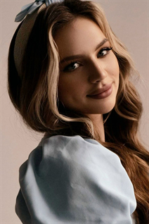 Meet Ukrainian girl bogdana from cherkassy with Dark Brown hair age 22