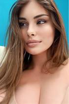 Mariée de limoges luiza avec Chatain clairs cheveux, âge 23 photo-14