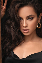 Stunning Ukrainian woman karyna from kiev with Dark Brown hair age 30 photo-4