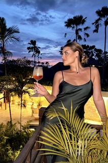 Hermosa chica ucraniana marine de kiev con pelo Rubio y edad 32