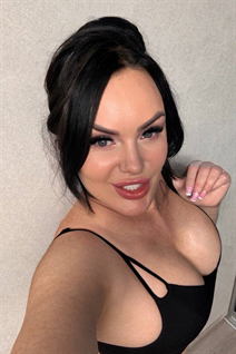 Dame ukrainienne liudmyla de lviv avec Noirs cheveux, âge 43