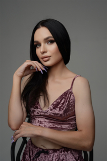 Date ukrainienne valentina de lviv avec Noirs cheveux, âge 27