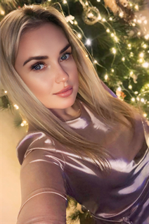 Jolie fille ekaterina de warsaw avec Blond cheveux, âge 33