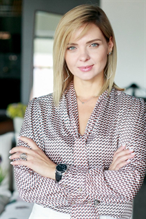 Perfect woman olga from valencia with Blonde hair age 41