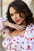 Dating ukrainian woman khrystyna from lviv with Dark Brown hair age 32 photo-5