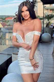 Hermosa mujer ucraniana olha de uzhhorod con pelo Negro y edad 33