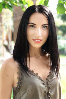 Dating ukrainian girl elena from kherson with Black hair age 34