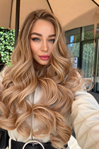 almere bride veronica with Blonde hair age 31 photo-12