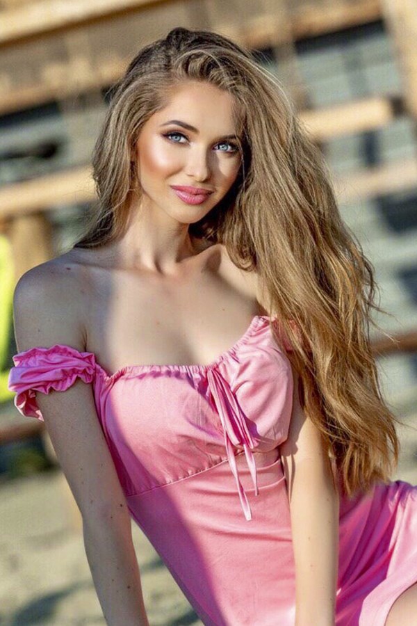 Gorgeous Anastasia (24 y.o.) from Kiev with Light Brown hair - ID ...