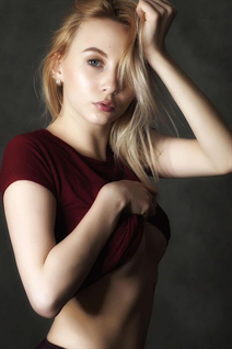 Date ukrainian violetta from kharkov with Blonde hair age 21