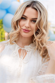 Novia de madrid natalia con pelo Rubio y edad 39