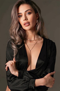 Amazing women from ukraine alina from kiev with Dark Brown hair age 27