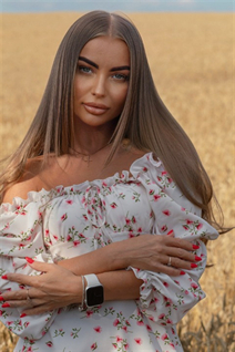 Belle femme ukrainienne alina de kharkiv avec Chatain clairs cheveux, âge 32