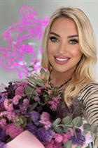 alicante bride yulia with Blonde hair age 40 photo-4