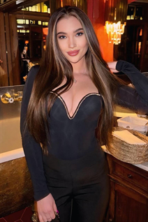 Hermosa chica ucraniana kateryna de odessa con pelo Marrón claro y edad 25