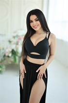 Esposa ucraniana lilia de kiev con pelo Negro y edad 26 photo-3
