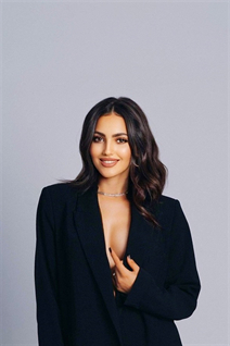 Perfect woman anastasia from zurich with Dark Brown hair age 20