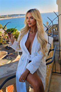 Beautiful romanian woman mirabela from bucharest with Blonde hair 41 years old