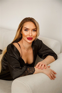 Bride from tbilisi anna with Blonde hair age 34