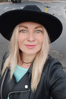 Hermosa chica ucraniana svetlana de kiev con pelo Rubio y edad 42