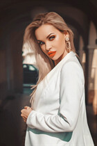 Girl from barcelona vladislava with Blonde hair age 39 photo-10