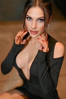 Ukrainian mariée olena de kyiv avec Chatain clairs cheveux, âge 34