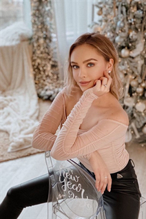Beautiful Ukraine woman daria from nikolaev with Blonde hair age 24