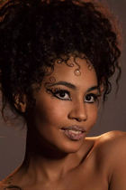 Rencontre femme ukrainienne opara de kyiv avec Noirs cheveux, age 27 photo-2