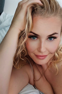 Belle fille ukrainienne nadezhda de kiev avec Blond cheveux, âge 41