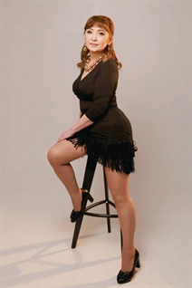 Novia de temirtau jamiliya con pelo Marrón claro y edad 61