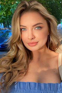 Jolie fille nadia de miami avec Chatain clairs cheveux, âge 22