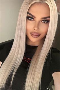 Mujer alemana hermosa olga de kassel con pelo Rubio y 25 años